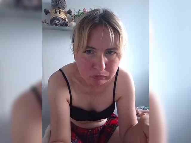 Lady_in_Red webcam