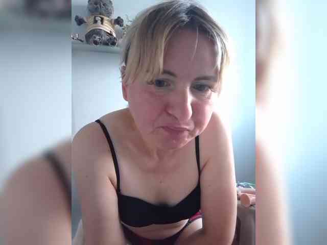 Lady_in_Red webcam