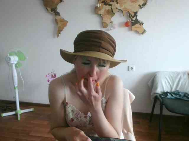 Lady_in_Red webcam