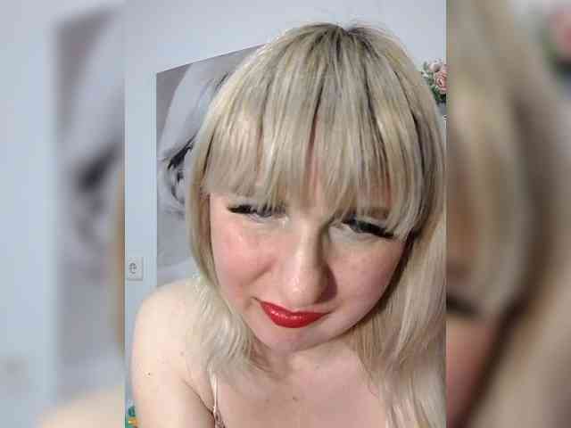 Lady_in_Red webcam