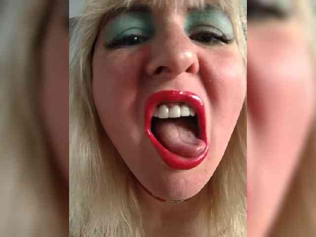 Lady_in_Red webcam