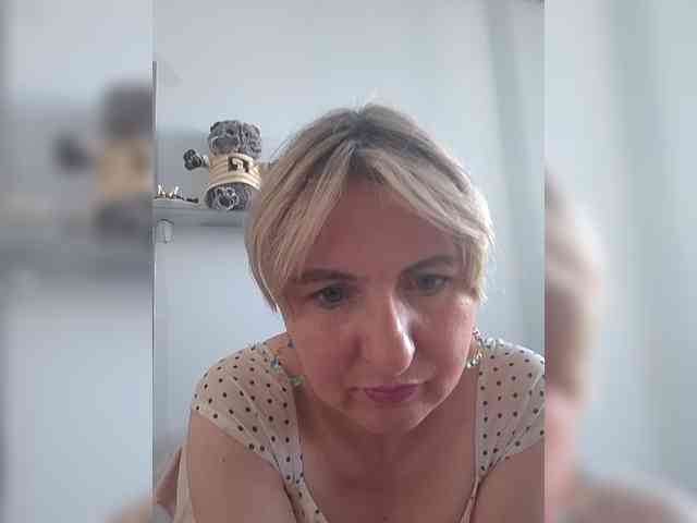 Lady_in_Red webcam