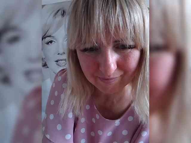 Lady_in_Red webcam
