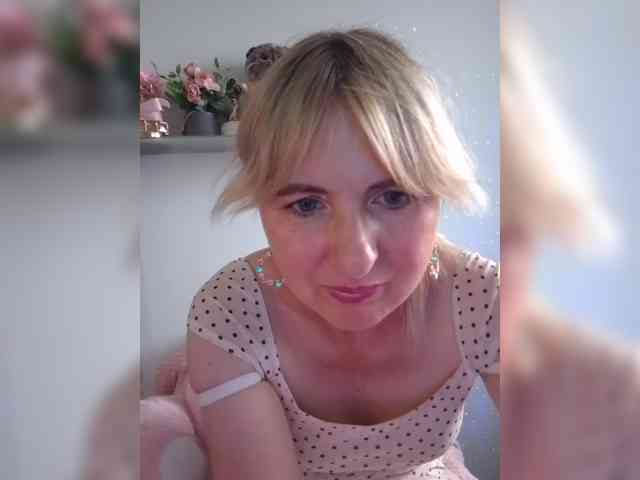 Lady_in_Red webcam