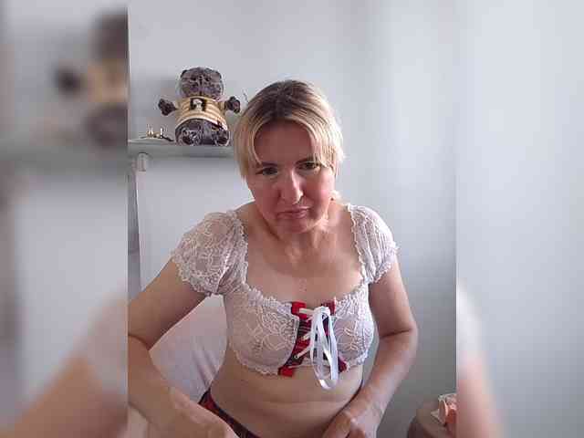 Lady_in_Red webcam