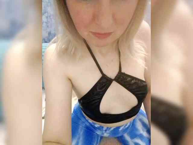 Lady_in_Red webcam
