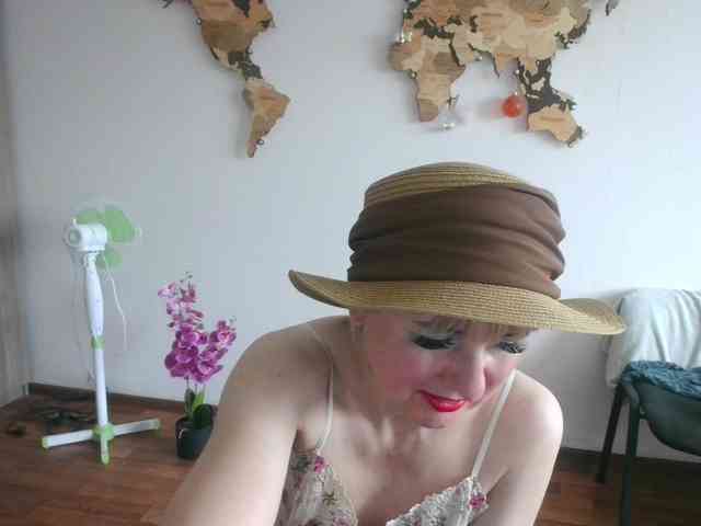Lady_in_Red webcam