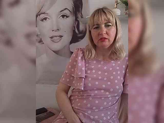 Lady_in_Red webcam