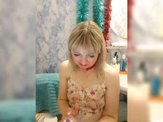 Lady_in_Red webcam