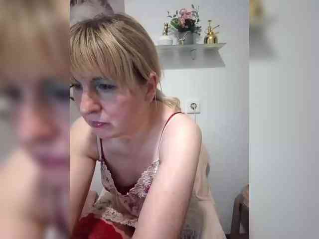 Lady_in_Red webcam