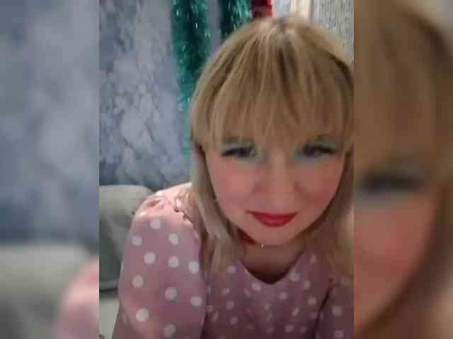 Lady_in_Red webcam