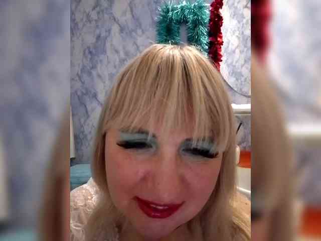 Lady_in_Red webcam