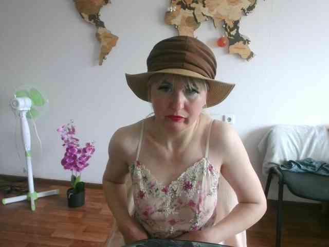 Lady_in_Red webcam