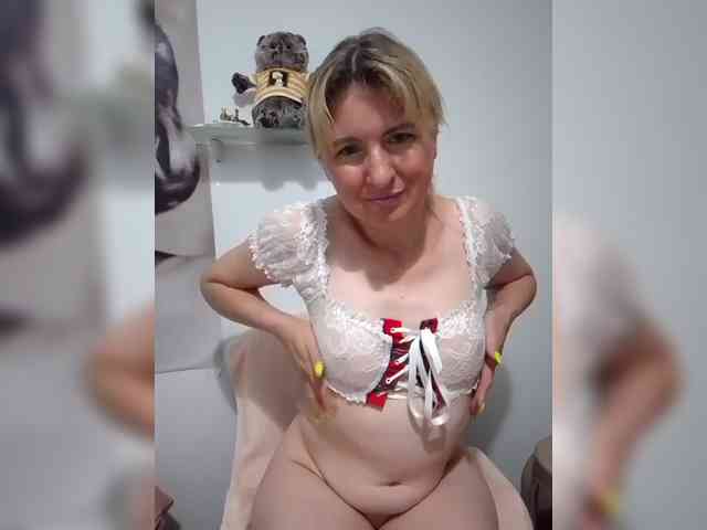 Lady_in_Red webcam