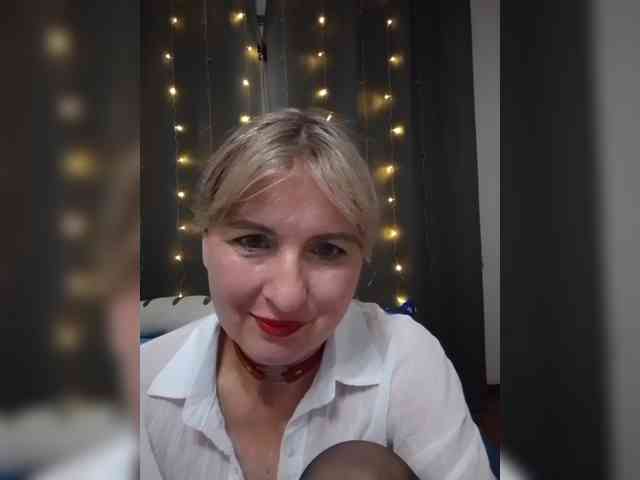 Lady_in_Red webcam