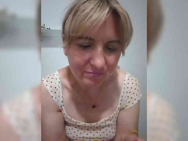 Lady_in_Red webcam