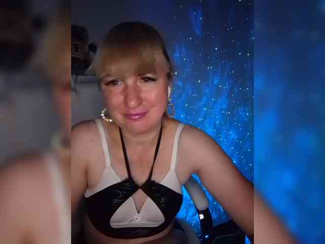 Lady_in_Red webcam