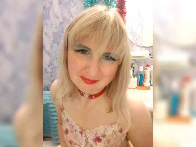 Lady_in_Red webcam
