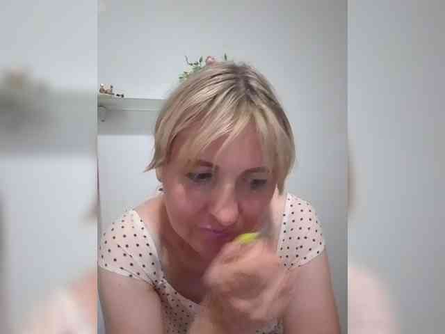 Lady_in_Red webcam