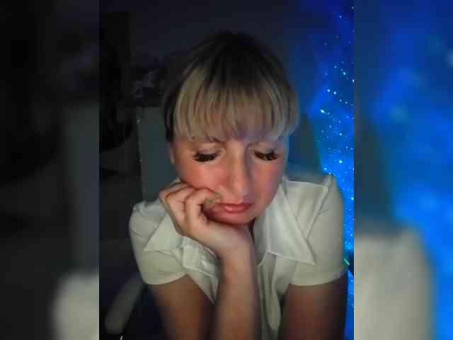Lady_in_Red webcam