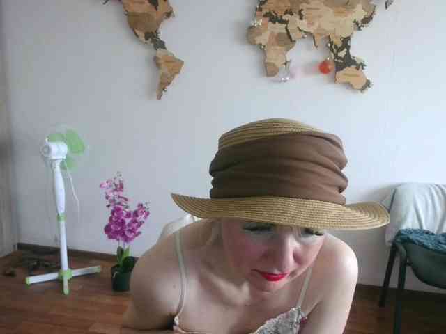 Lady_in_Red webcam