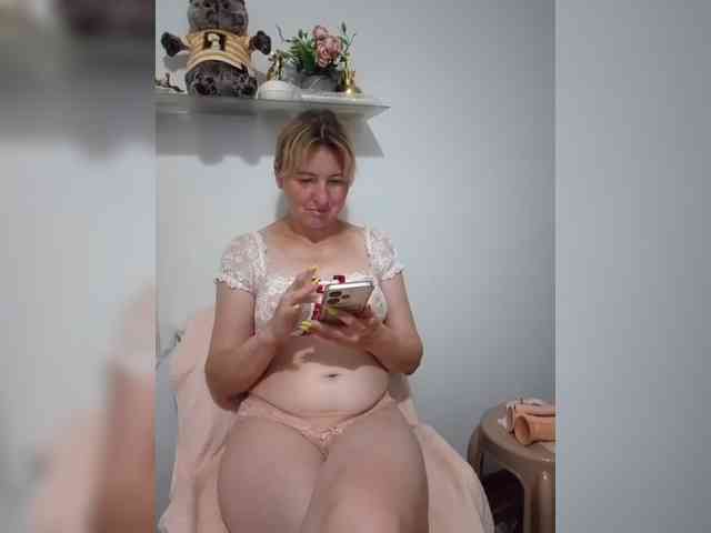 Lady_in_Red webcam
