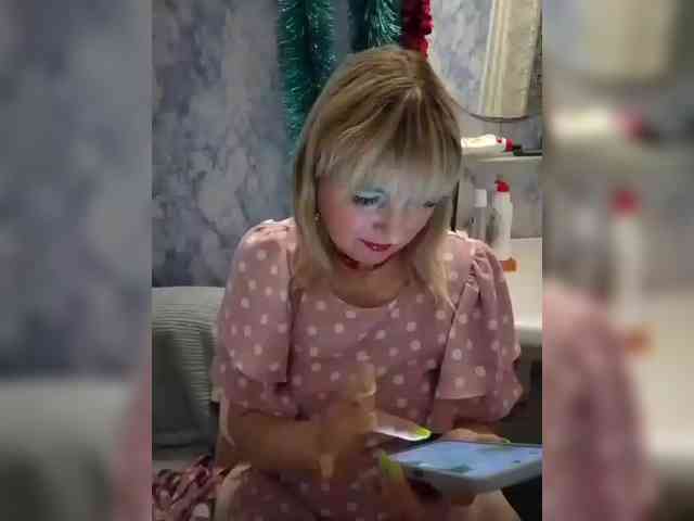 Lady_in_Red webcam