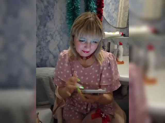 Lady_in_Red webcam