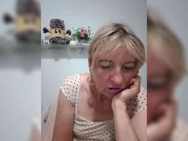 Lady_in_Red webcam