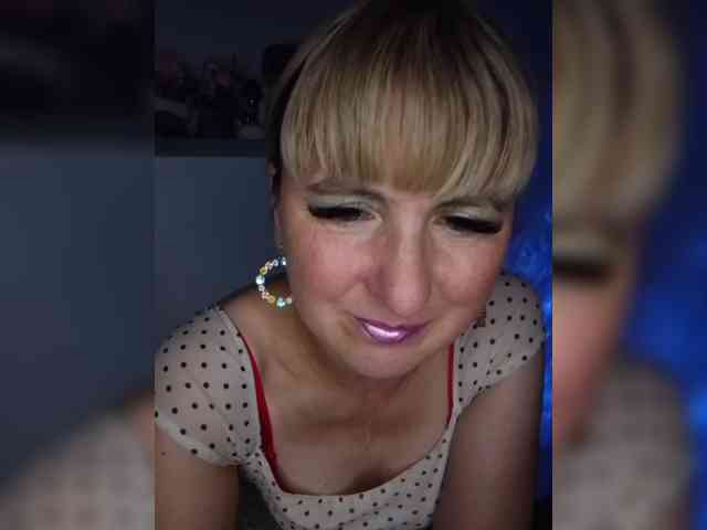 Lady_in_Red webcam