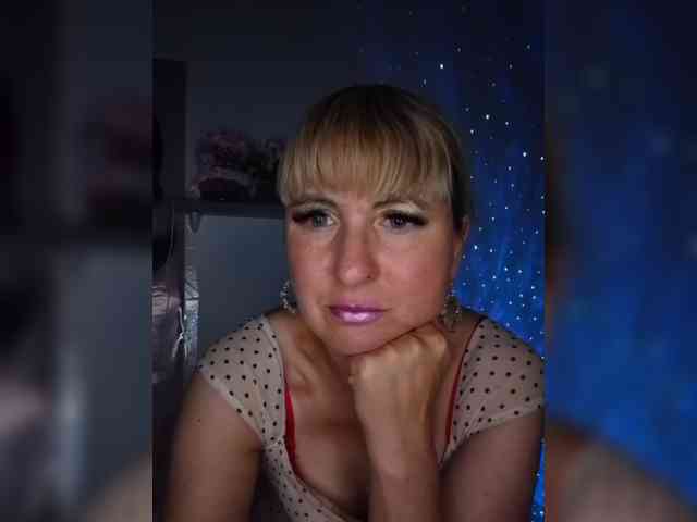 Lady_in_Red webcam