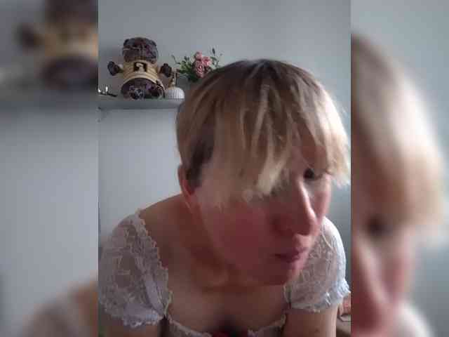 Lady_in_Red webcam