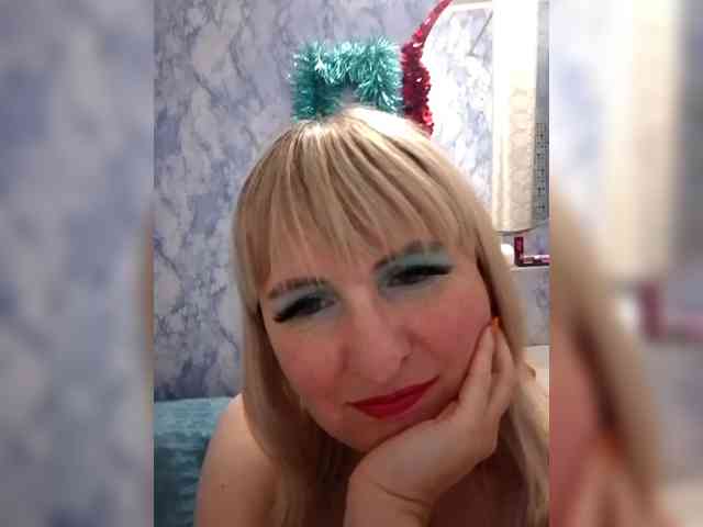 Lady_in_Red webcam