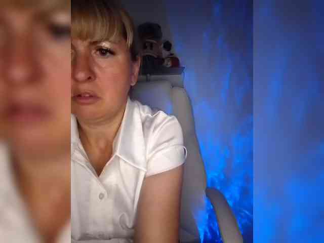 Lady_in_Red webcam
