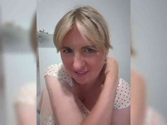 Lady_in_Red webcam