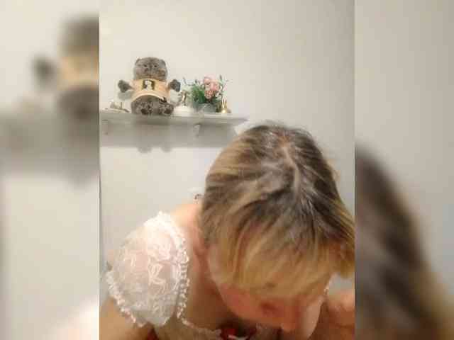 Lady_in_Red webcam