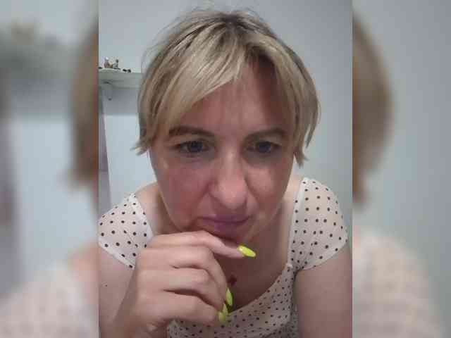 Lady_in_Red webcam