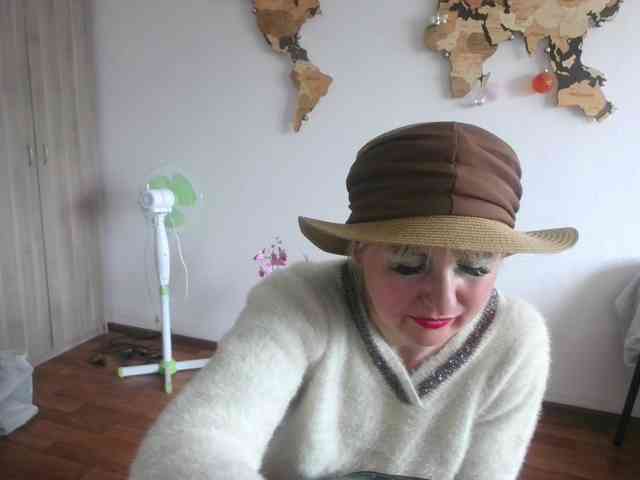 Lady_in_Red webcam