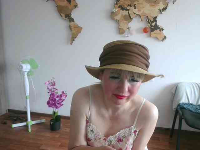 Lady_in_Red webcam
