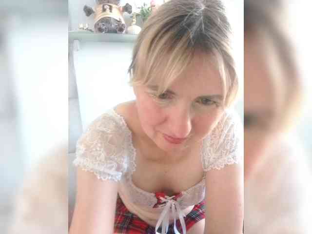 Lady_in_Red webcam