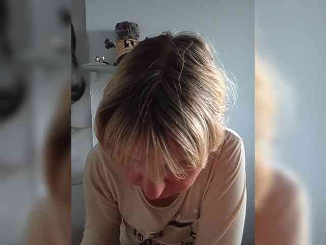 Lady_in_Red webcam
