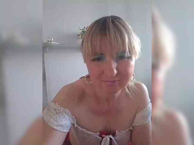 Lady_in_Red webcam