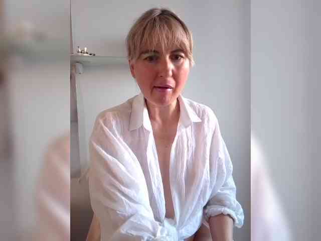 Lady_in_red's cam show statistics and live stream
