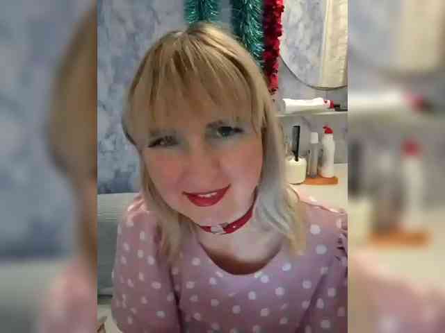 Lady_in_Red webcam