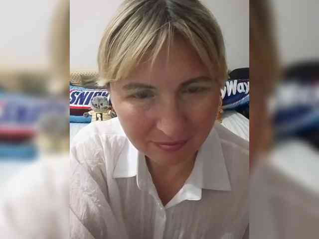Lady_in_Red webcam