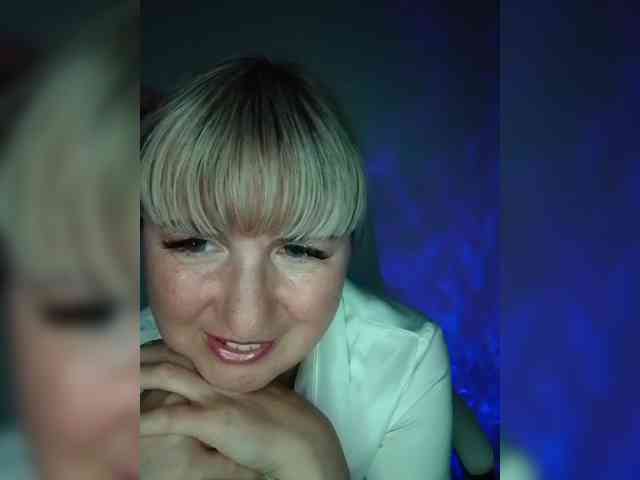 Lady_in_Red webcam