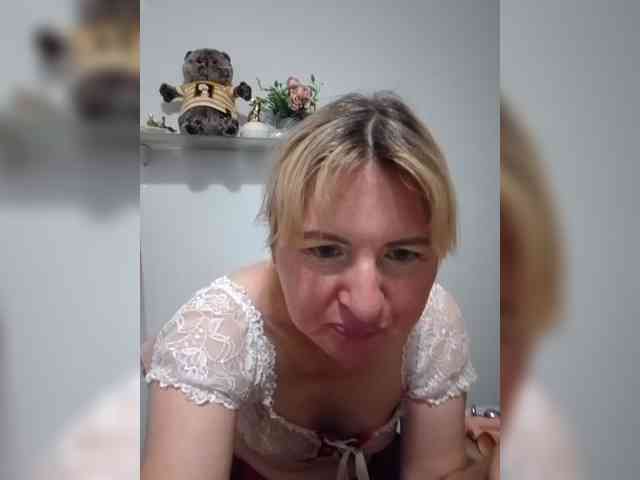 Lady_in_Red webcam