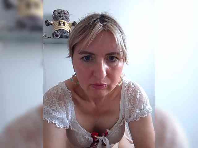 Lady_in_Red webcam