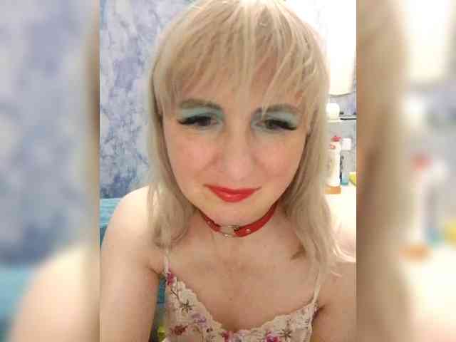 Lady_in_Red webcam
