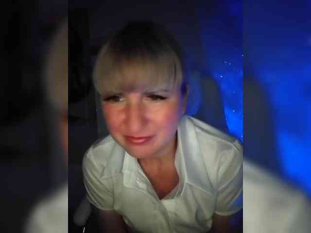Lady_in_Red webcam